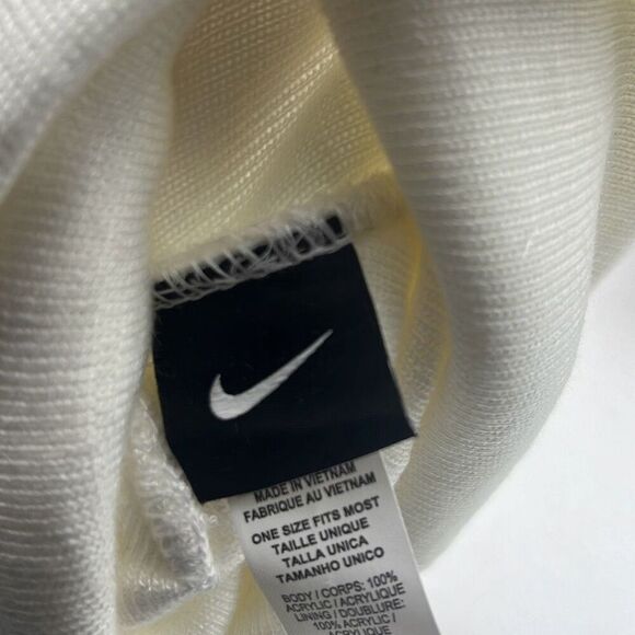 Nike Sportswear Cuffed Beanie White Gold Metal Logo CW6324 133 One Size Men NWT‎ - Picture 5 of 6